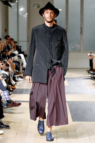 Look 24